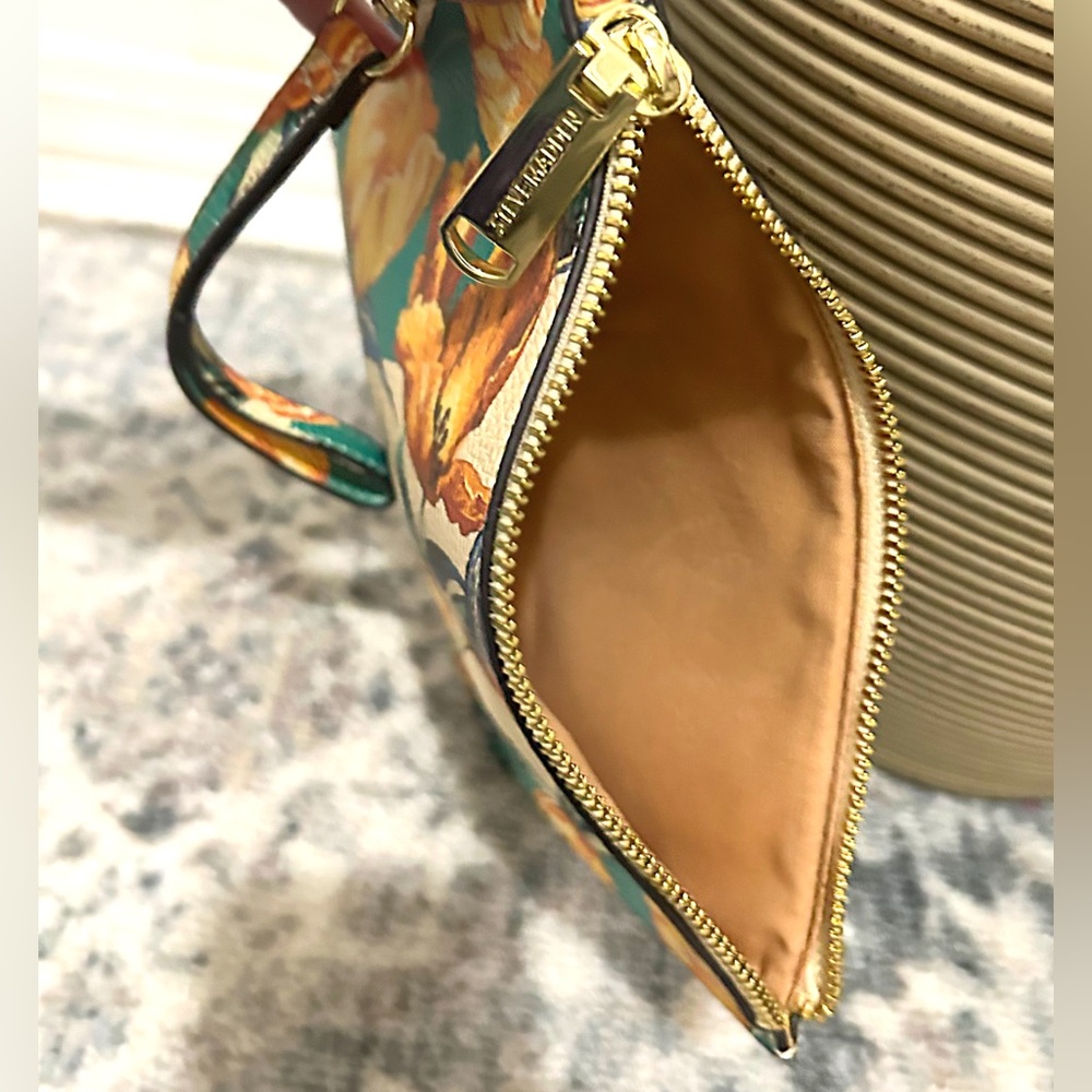 *NWOT Steve Madden Donna Lemon Clutch/Wristlet, - Picture 11 of 13
